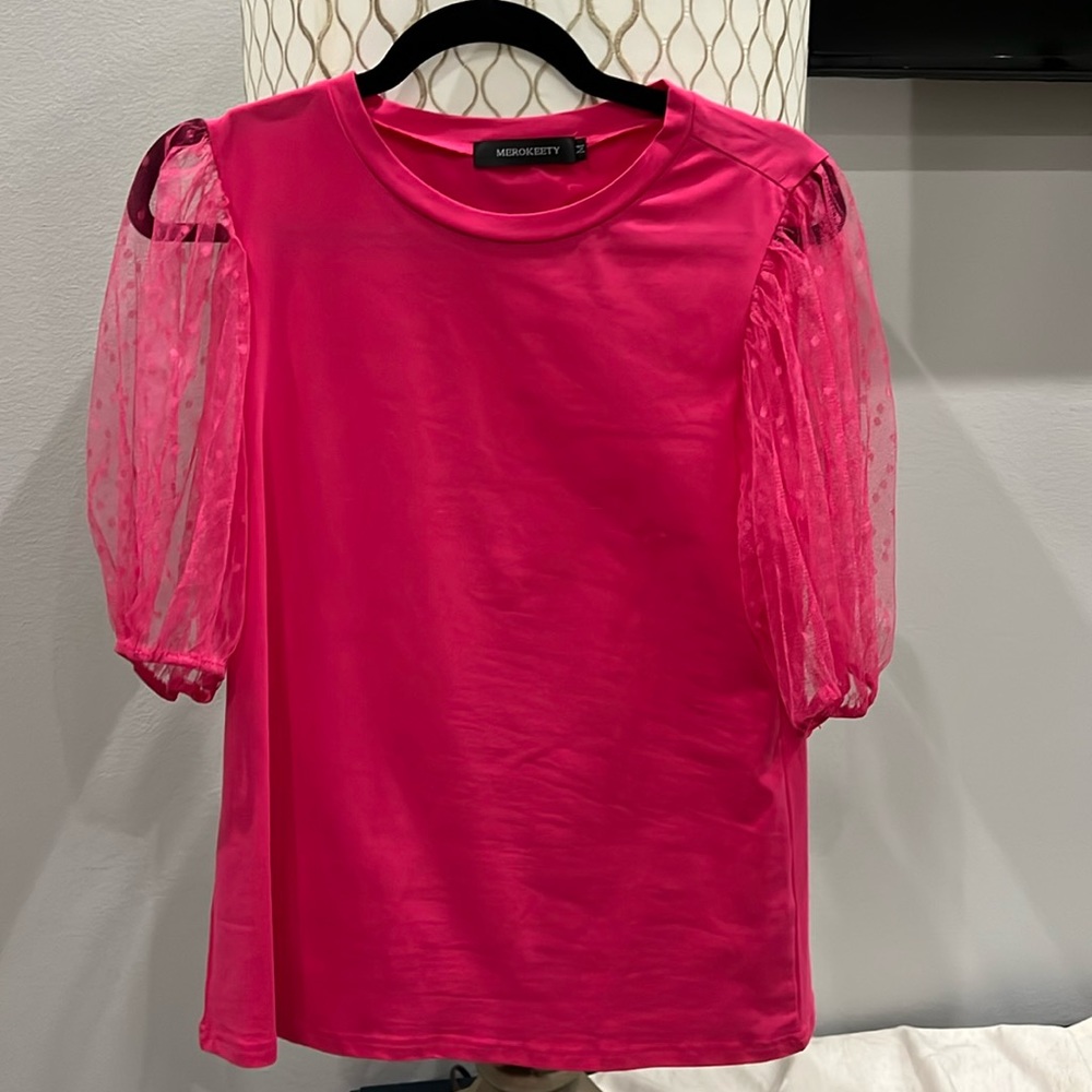 Sheer puff sleeve